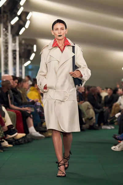Look 10